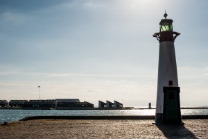 Søsportscentret og Feriehusene set fra Midtermolen.